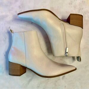 Universal Thread Kennedy Pointed Toe Ankle Boot, Ivory, Size 6.5, 2” Block Heel